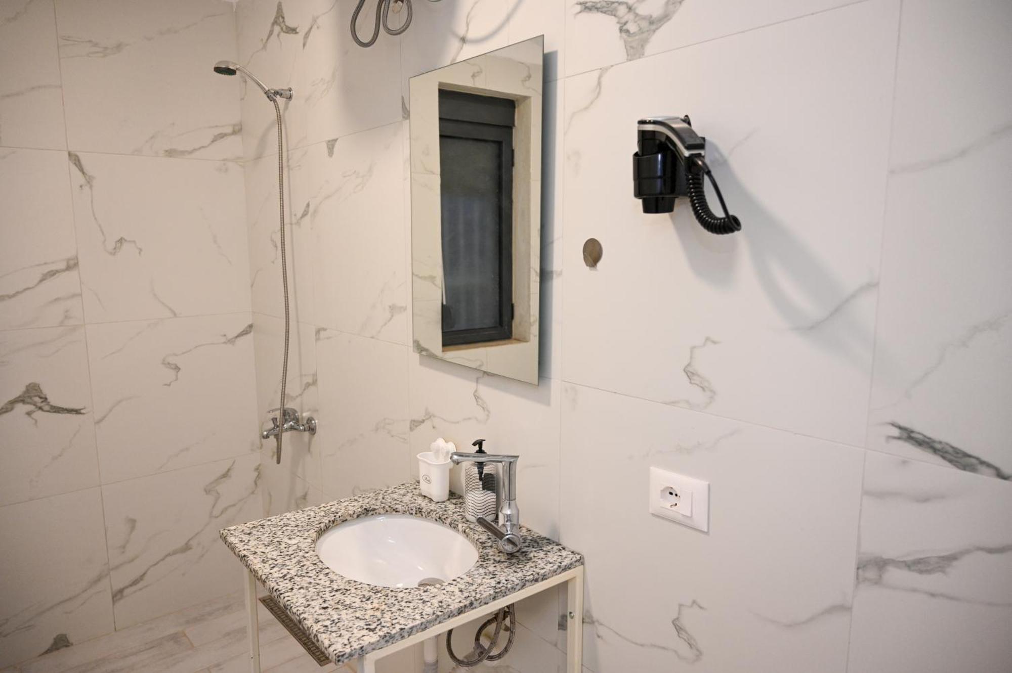 Vila Hoxha Durrës Extérieur photo